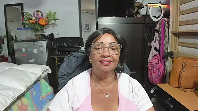Snapshot of Mrs_mommy_ chatting on 24, 10, 2025 Mrs mommy  online show from 24, 10, 2025