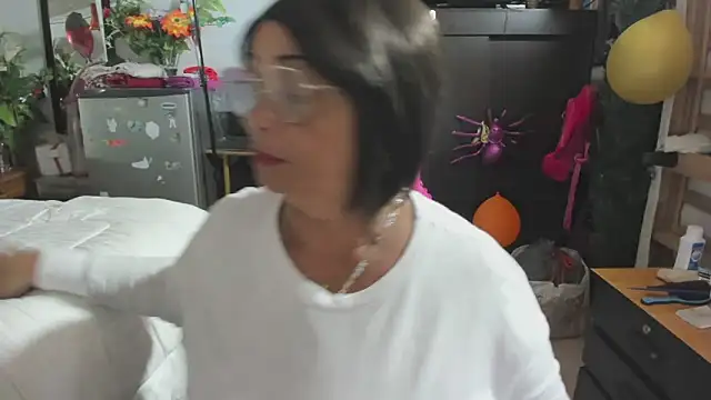 Mrs mommy  online show from 21, 11, 2025