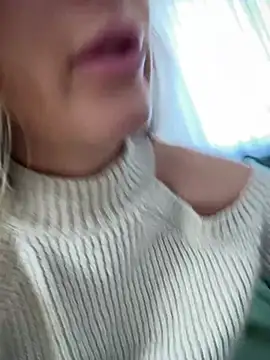 HotXMom online show from 19, 2, 2025