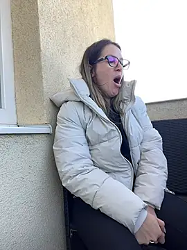 HotXMom online show from 22, 3, 2025