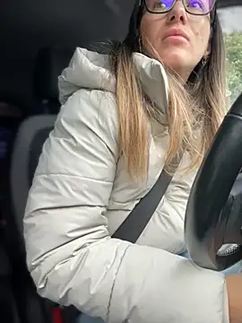 HotXMom online show from 7, 10, 2025