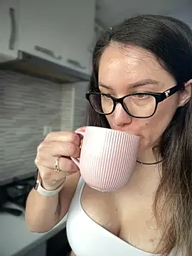 HotXMom online show from 12, 5, 2026