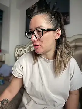 HotXMom online show from 18, 5, 2026