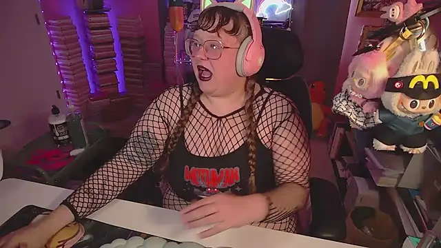 Snapshot of FatVeronica chatting on 18, 6, 2026 FatVeronica online show from 18, 6, 2026
