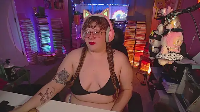 Snapshot of FatVeronica chatting on 8, 7, 2026 FatVeronica online show from 8, 7, 2026