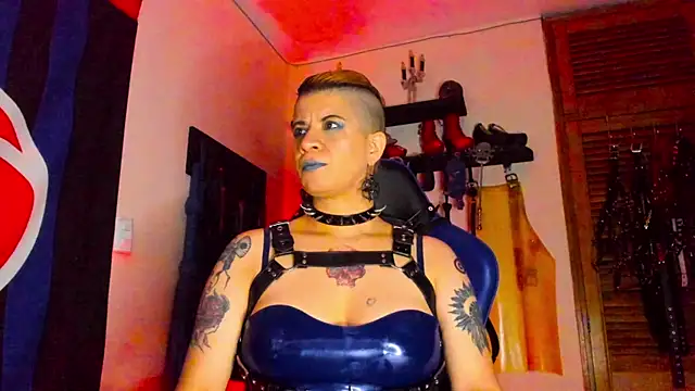 Snapshot of DominatrixBlue chatting on 17, 1, 2025 DominatrixBlue online show from 17, 1, 2025