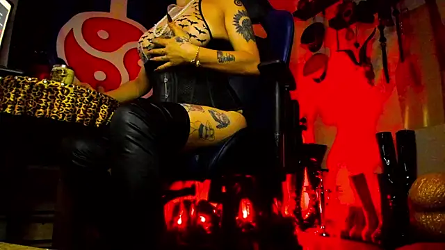 Snapshot of DominatrixBlue chatting on 10, 2, 2025 DominatrixBlue online show from 10, 2, 2025