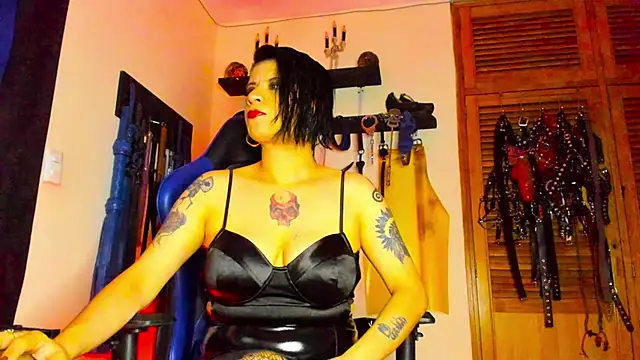 Snapshot of DominatrixBlue chatting on 14, 3, 2025 DominatrixBlue online show from 14, 3, 2025