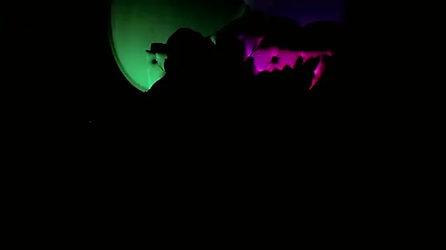 Ezraa1 online show from 4, 10, 2025