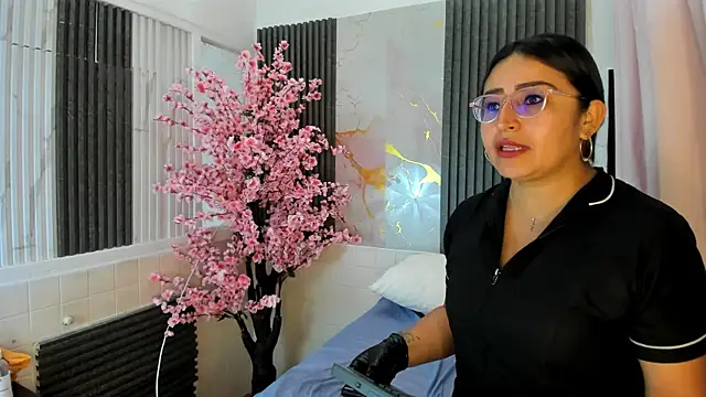 Snapshot of kate_evans1 chatting on 25, 6, 2026 kate evans1 online show from 25, 6, 2026