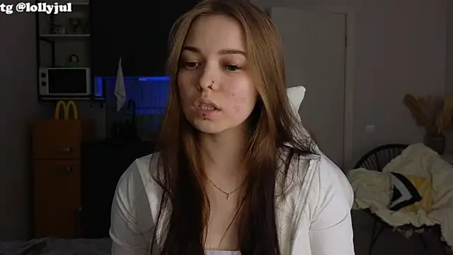 Snapshot of doll_lol_ chatting on 26, 10, 2025 doll lol  online show from 26, 10, 2025