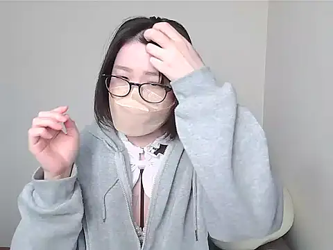 Snapshot of _NOA-chan_ chatting on 8, 11, 2025 NOA-chan online show from 8, 11, 2025