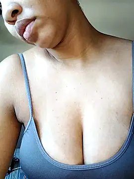 Snapshot of Su_Duarte_1 chatting on 5, 3, 2025 Su Duarte 1 online show from 5, 3, 2025