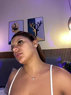 NicolleeEvanss online show from 15, 6, 2026