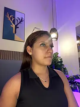 NicolleeEvanss online show from 19, 6, 2026