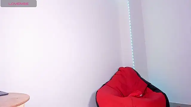 Snapshot of Lil_Curved chatting on 18, 11, 2025 Lil Curved online show from 18, 11, 2025