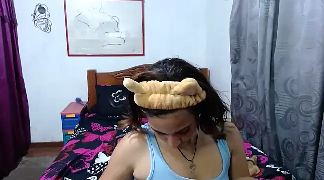 LadyMilk003 online show from 4, 1, 2025