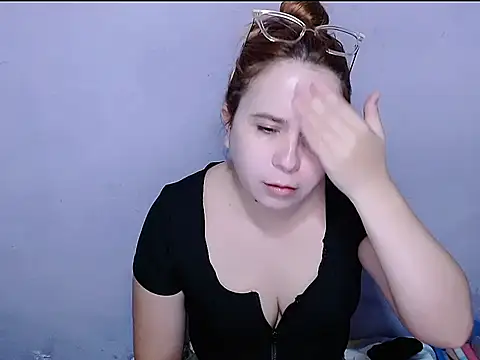 SubLayla01 online show from 15, 4, 2026