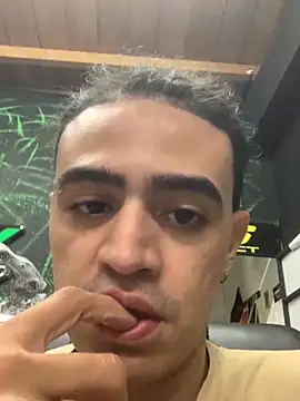 Snapshot of JovenDesobediente chatting on 8, 10, 2025 JovenDesobediente online show from 8, 10, 2025