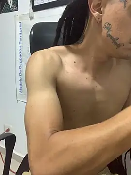 Snapshot of JovenDesobediente chatting on 17, 11, 2025 JovenDesobediente online show from 17, 11, 2025