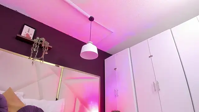 Snapshot of April_bowie chatting on 24, 9, 2025 April bowie online show from 24, 9, 2025