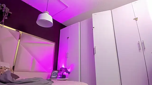 Snapshot of April_bowie chatting on 30, 9, 2025 April bowie online show from 30, 9, 2025