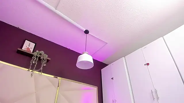 Snapshot of April_bowie chatting on 3, 10, 2025 April bowie online show from 3, 10, 2025