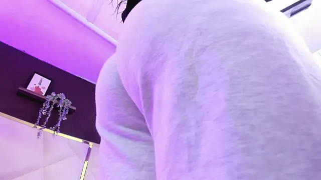 Snapshot of April_bowie chatting on 23, 10, 2025 April bowie online show from 23, 10, 2025