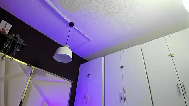 Snapshot of April_bowie chatting on 29, 10, 2025 April bowie online show from 29, 10, 2025