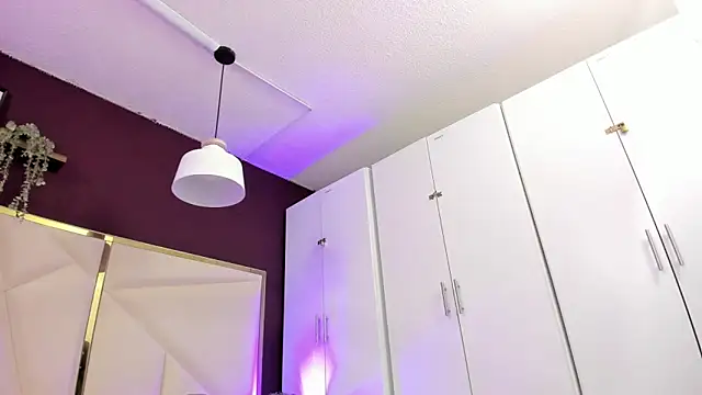 Snapshot of April_bowie chatting on 5, 11, 2025 April bowie online show from 5, 11, 2025