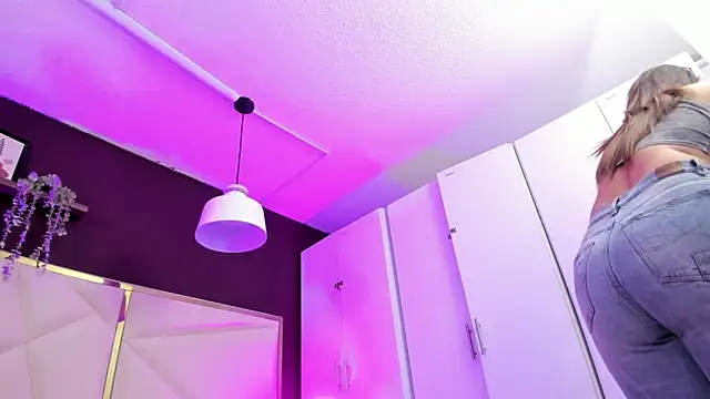 Snapshot of April_bowie chatting on 7, 11, 2025 April bowie online show from 7, 11, 2025