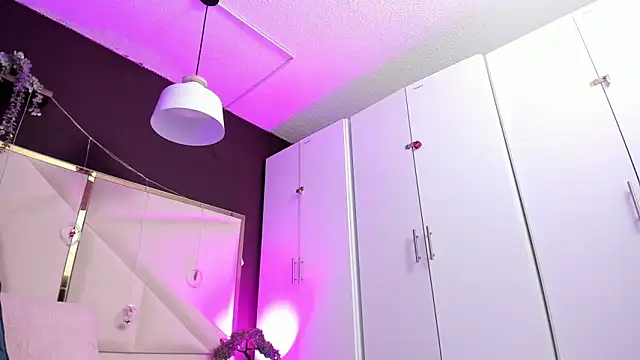 Snapshot of April_bowie chatting on 19, 12, 2025 April bowie online show from 19, 12, 2025