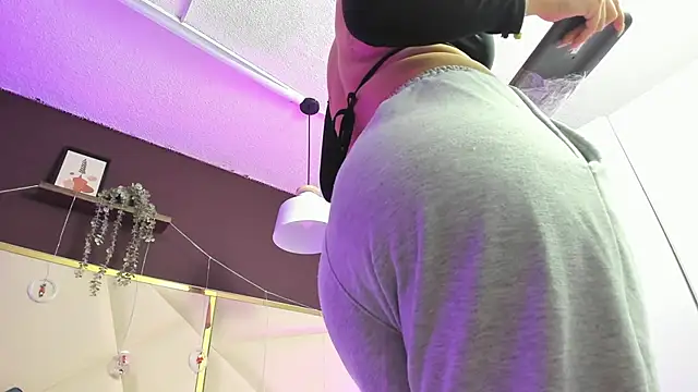 Snapshot of April_bowie chatting on 22, 12, 2025 April bowie online show from 22, 12, 2025