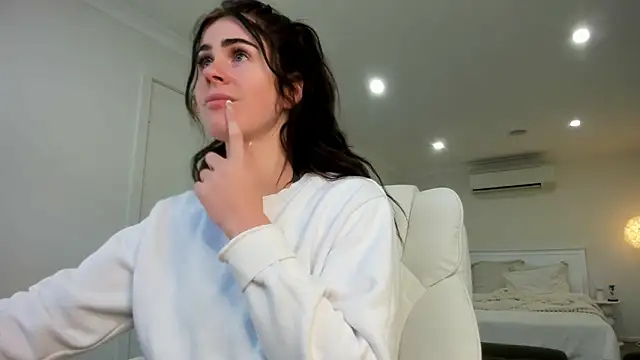 Snapshot of aus_queen chatting on 28, 9, 2025 aus queen online show from 28, 9, 2025