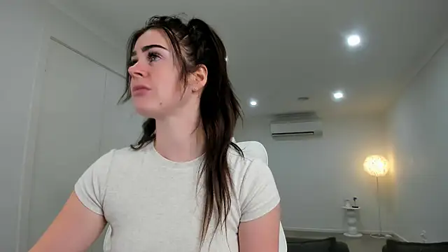 Snapshot of aus_queen chatting on 26, 10, 2025 aus queen online show from 26, 10, 2025