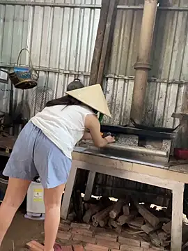 Suri amabel online show from 8, 10, 2025