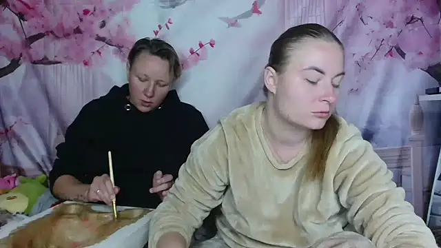 Snapshot of ElenaMaeer chatting on 25, 9, 2025 ElenaMaeer online show from 25, 9, 2025