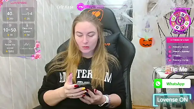 Snapshot of ElenaMaeer chatting on 21, 10, 2025 ElenaMaeer online show from 21, 10, 2025