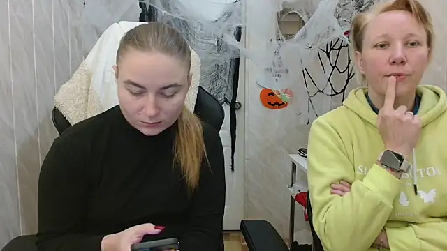 Snapshot of ElenaMaeer chatting on 1, 11, 2025 ElenaMaeer online show from 1, 11, 2025