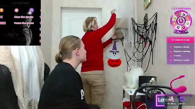 Snapshot of ElenaMaeer chatting on 4, 11, 2025 ElenaMaeer online show from 4, 11, 2025