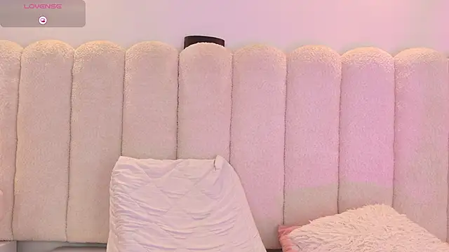 Snapshot of Mia_rom11 chatting on 12, 9, 2025 Mia rom11 online show from 12, 9, 2025