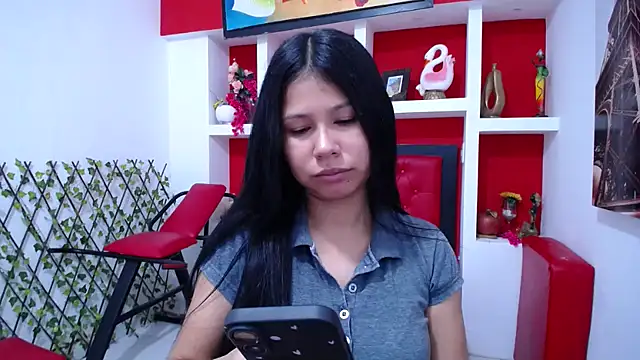 Letty Plugxo online show from 2, 12, 2025