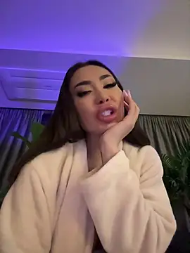 Snapshot of MissMooon chatting on 10, 12, 2024 MissMooon online show from 10, 12, 2024