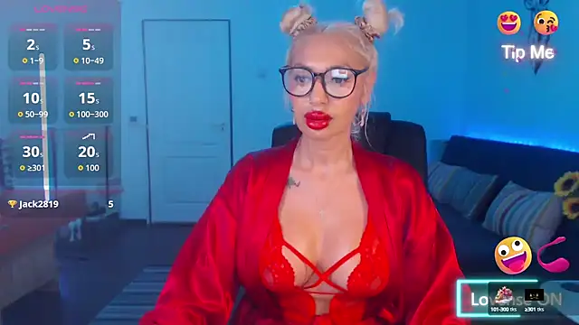 Snapshot of beauty_chl0e chatting on 14, 9, 2025 beauty chl0e online show from 14, 9, 2025