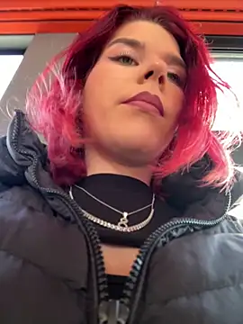 Snapshot of RiriRoseey chatting on 4, 3, 2026 RiriRoseey online show from 4, 3, 2026