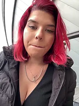 Snapshot of RiriRoseey chatting on 5, 3, 2026 RiriRoseey online show from 5, 3, 2026