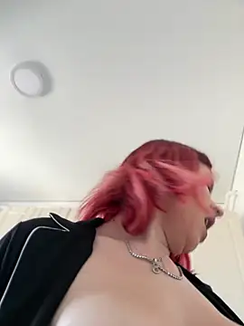 Snapshot of RiriRoseey chatting on 7, 3, 2026 RiriRoseey online show from 7, 3, 2026