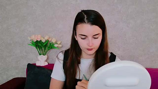 Miss Arwen online show from 10, 9, 2025