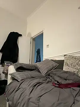 Shyboy817 online show from 15, 12, 2025