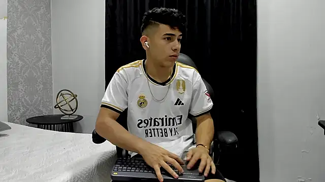 andrew rose  online show from 7, 12, 2024